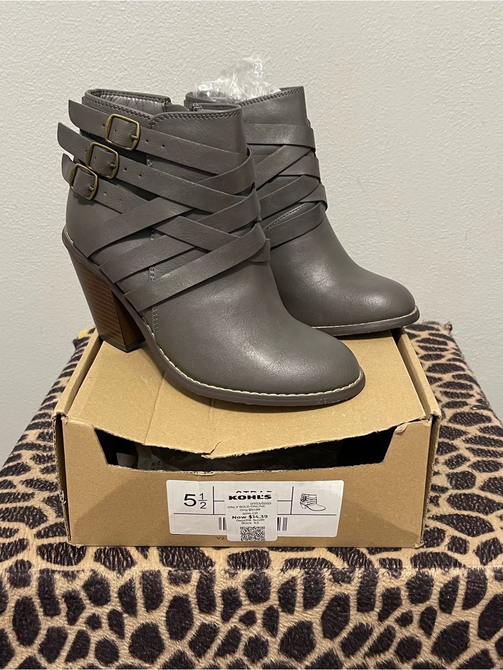 Journee Collection Chunky Heel Buckle Ankle Booties Gray NIB Womens 5.5